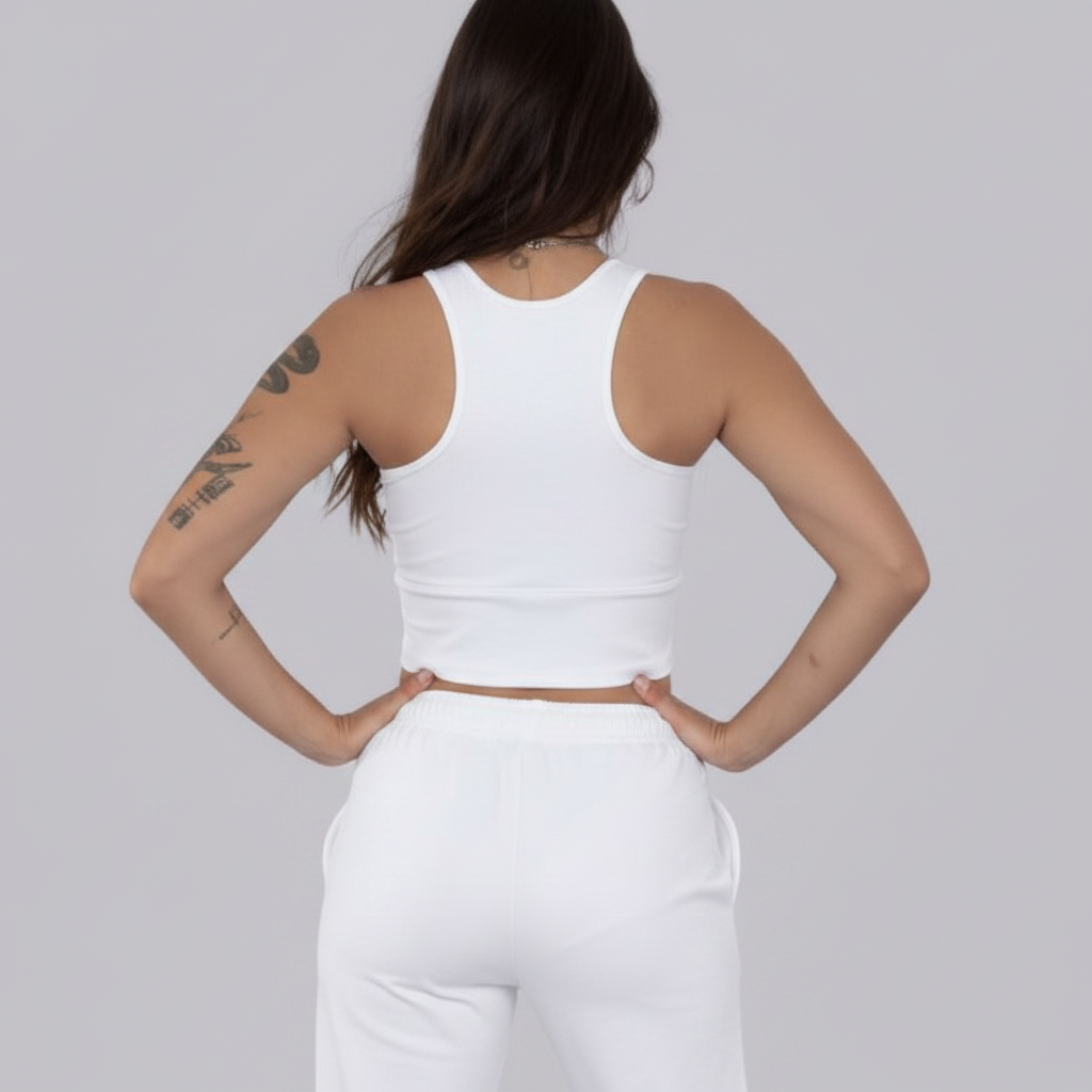 Peto Top Blanco - Espalda - Dos manos en cintura